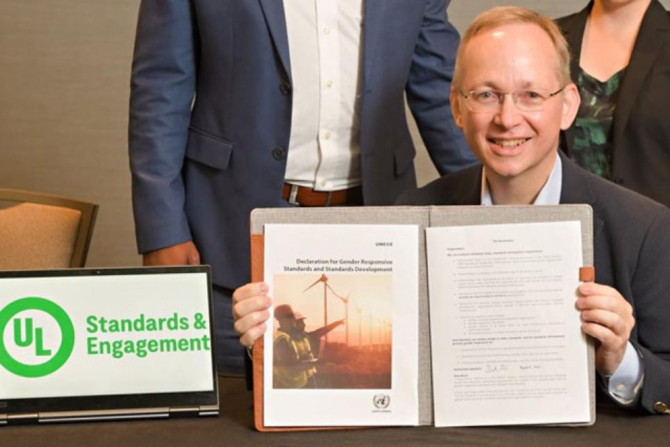 Dr. David Steel, executive director of UL Standards & Engagement, recently signed the Declaration for Gender-Responsive Standards and Standards Development from the United Nations Economic Commission for Europe (UNECE) 