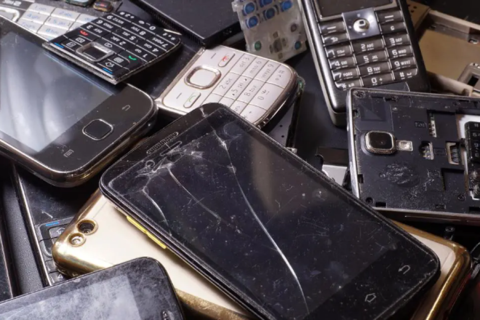 broken iphones