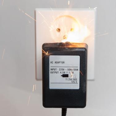 AC adapter with sparks